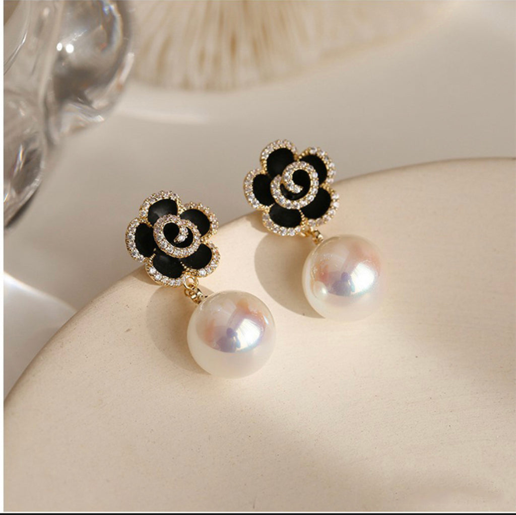 Black Rose Pearl Earring