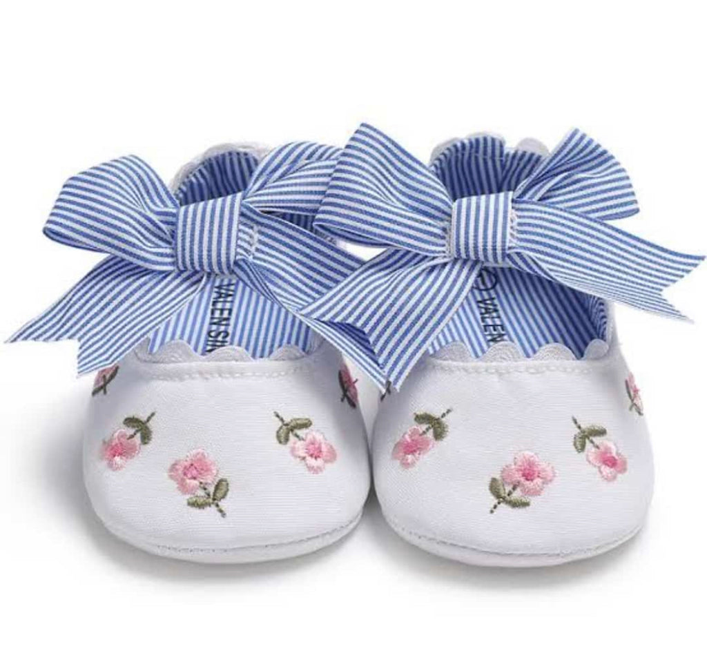Embroidered Bow Line Shoes