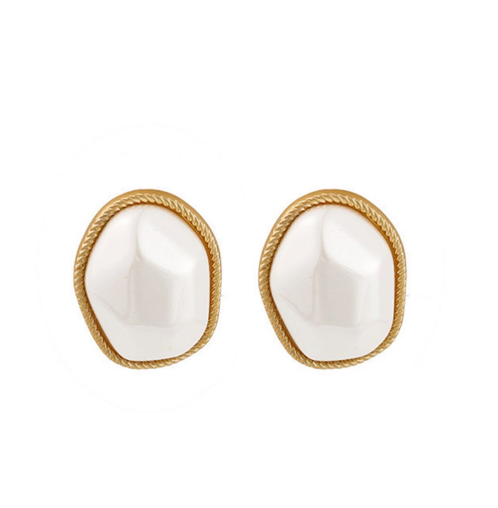 Three Dimensional Pearl Earring