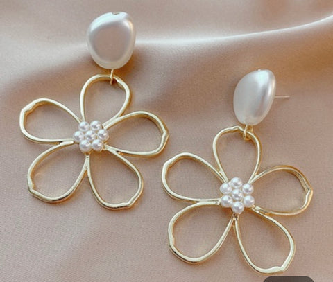 Pearl Hollow Flower Drop Earring